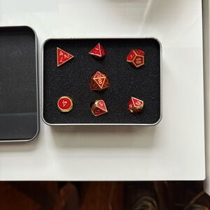 Dungeon and Dragons 7 piece RPG Red and Gold Dice Set